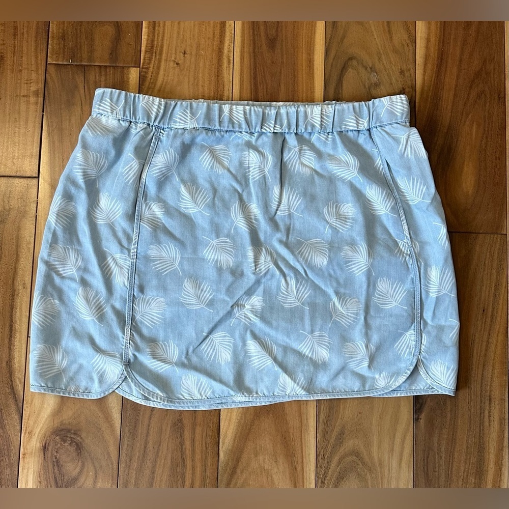 Carve Designs chambray skirt with pockets, size 8.